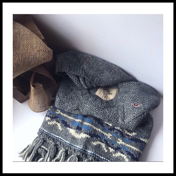 HOLLISTER NWOT Hooded Knit Poncho - Picture 2 of 4